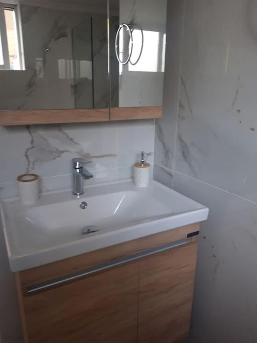 Comfort Apartment In The City Каламата Екстер'єр фото